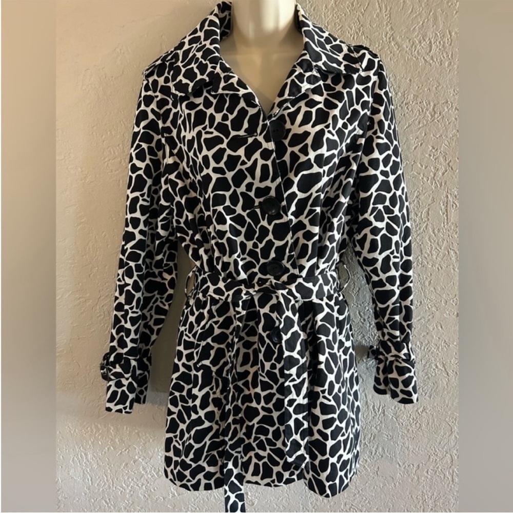 Black and White lightweight Coat with Animal Print